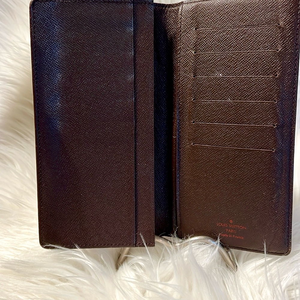 💯% Authentic Louis Vuitton Checkbook Passport Case. - Picture 3 of 10